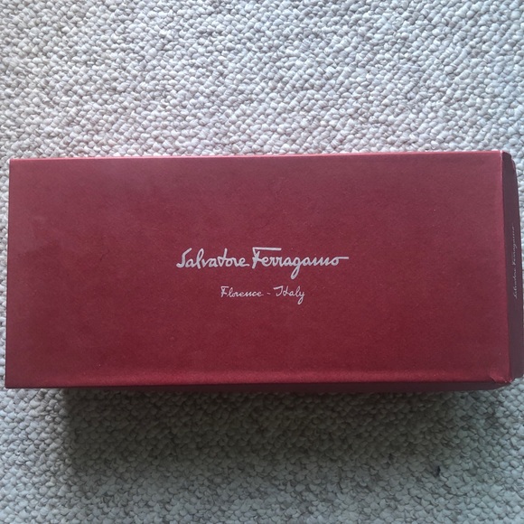 SALE!!!Salvatore Ferragamo black patent pump - Picture 6 of 7